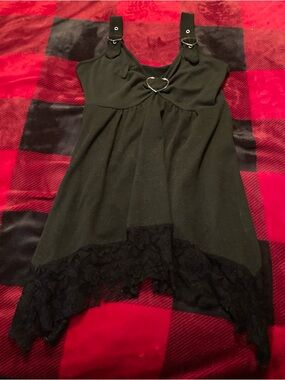 Black Lace-Hem Heart-Accent Tank Top